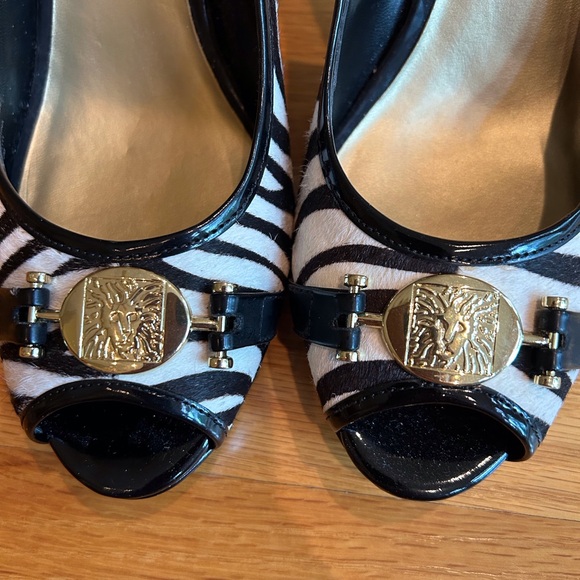 **SOLD**  Anne Klein zebra and black patent sling back sandals - Picture 6 of 6